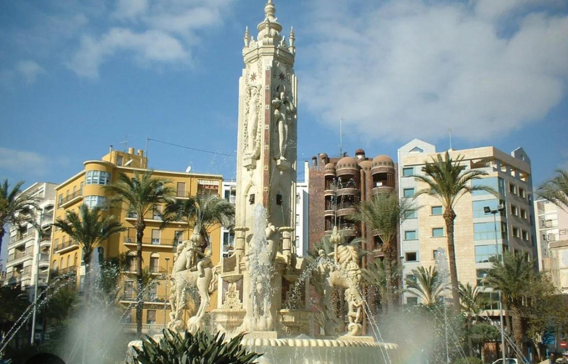 Centrally-Located, Spacious Flat At Historic Centre & Short Walk To Beach Alicante Ngoại thất bức ảnh