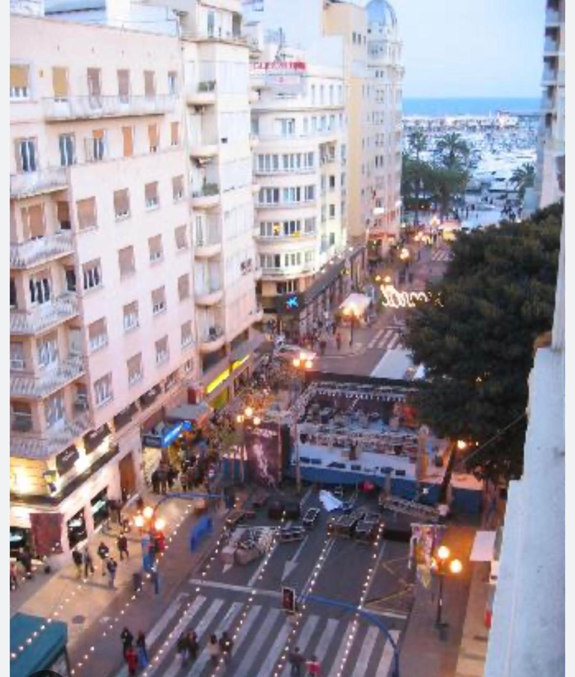 Centrally-Located, Spacious Flat At Historic Centre & Short Walk To Beach Alicante Ngoại thất bức ảnh