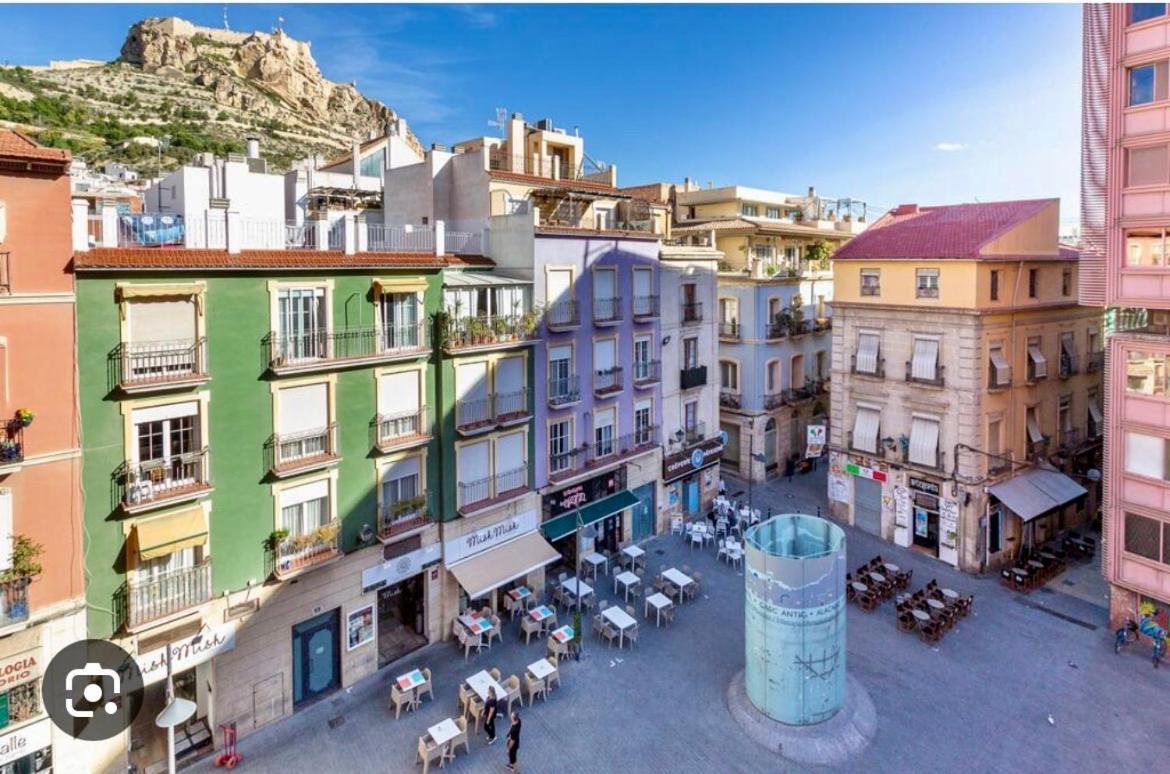 Centrally-Located, Spacious Flat At Historic Centre & Short Walk To Beach Alicante Ngoại thất bức ảnh