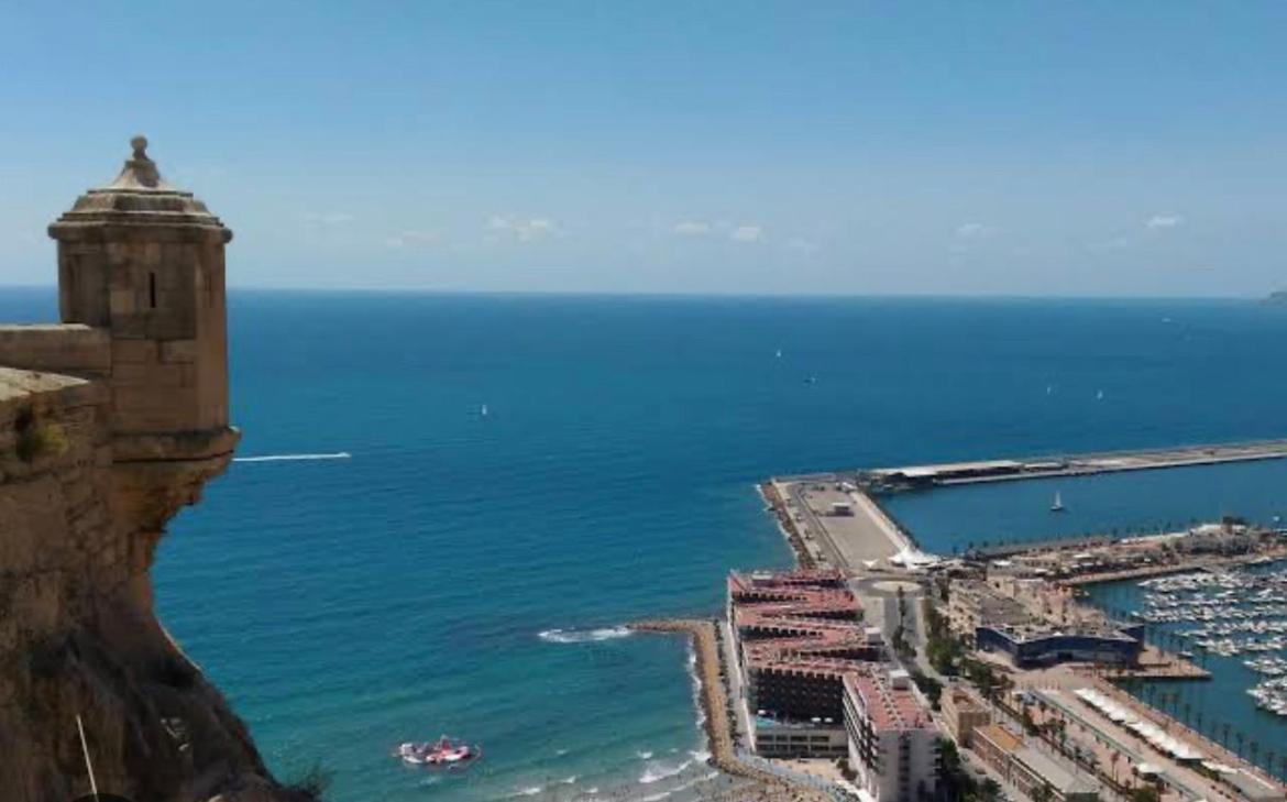 Centrally-Located, Spacious Flat At Historic Centre & Short Walk To Beach Alicante Ngoại thất bức ảnh