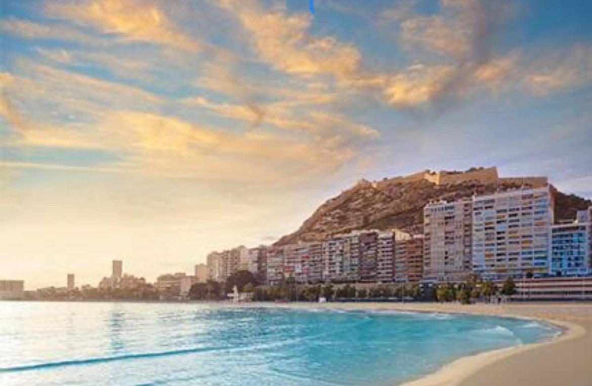 Centrally-Located, Spacious Flat At Historic Centre & Short Walk To Beach Alicante Ngoại thất bức ảnh