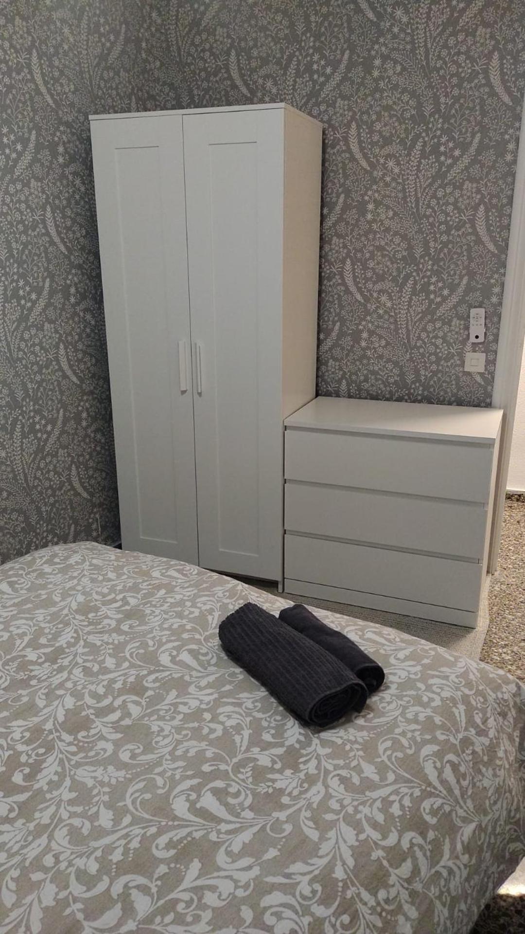 Centrally-Located, Spacious Flat At Historic Centre & Short Walk To Beach Alicante Ngoại thất bức ảnh