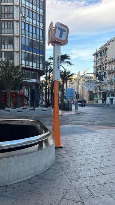 Centrally-Located, Spacious Flat At Historic Centre & Short Walk To Beach Alicante Ngoại thất bức ảnh
