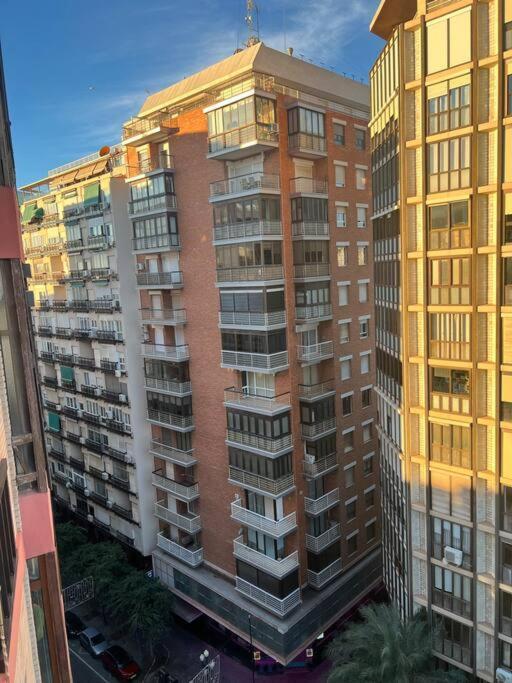 Centrally-Located, Spacious Flat At Historic Centre & Short Walk To Beach Alicante Ngoại thất bức ảnh