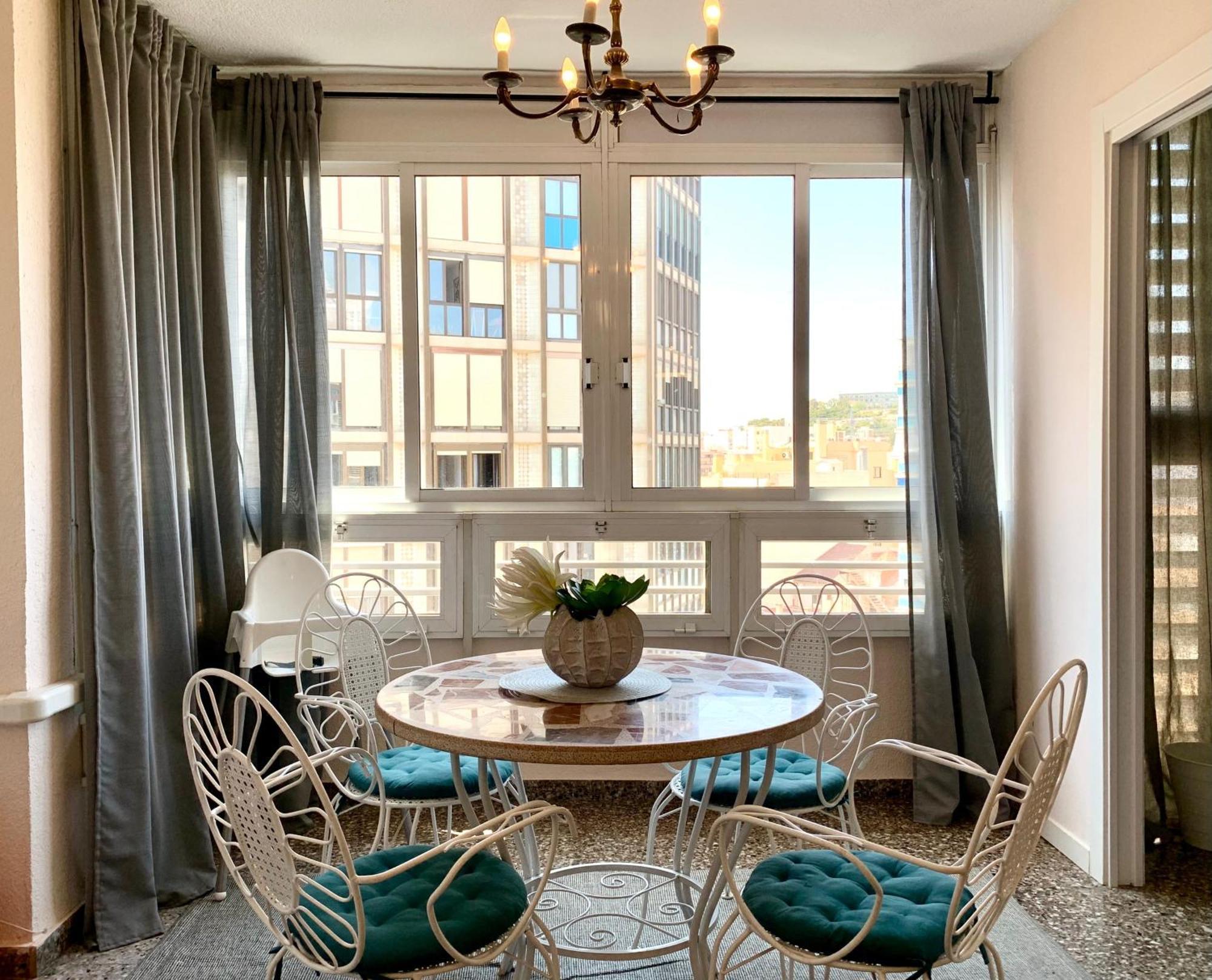 Centrally-Located, Spacious Flat At Historic Centre & Short Walk To Beach Alicante Ngoại thất bức ảnh