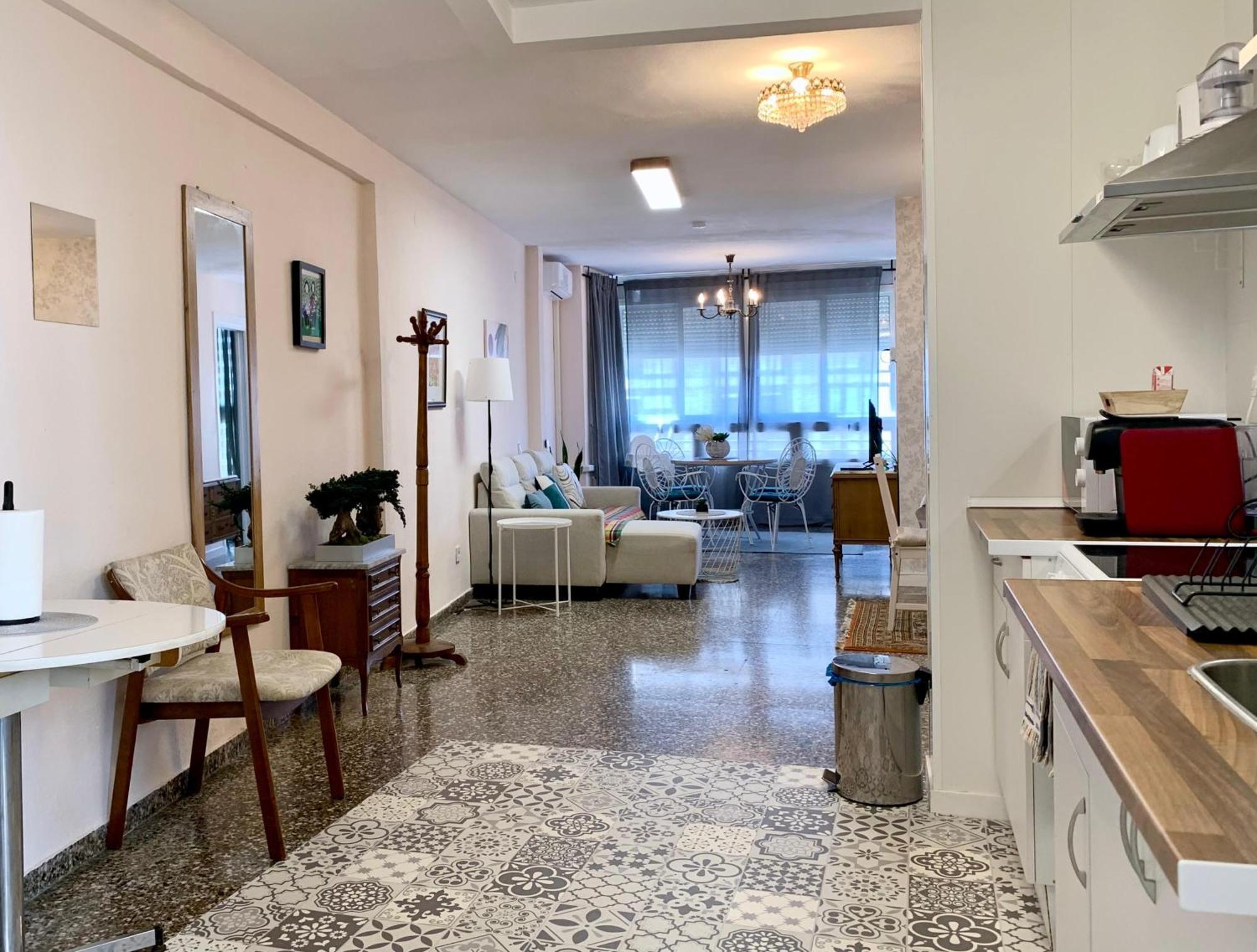 Centrally-Located, Spacious Flat At Historic Centre & Short Walk To Beach Alicante Ngoại thất bức ảnh