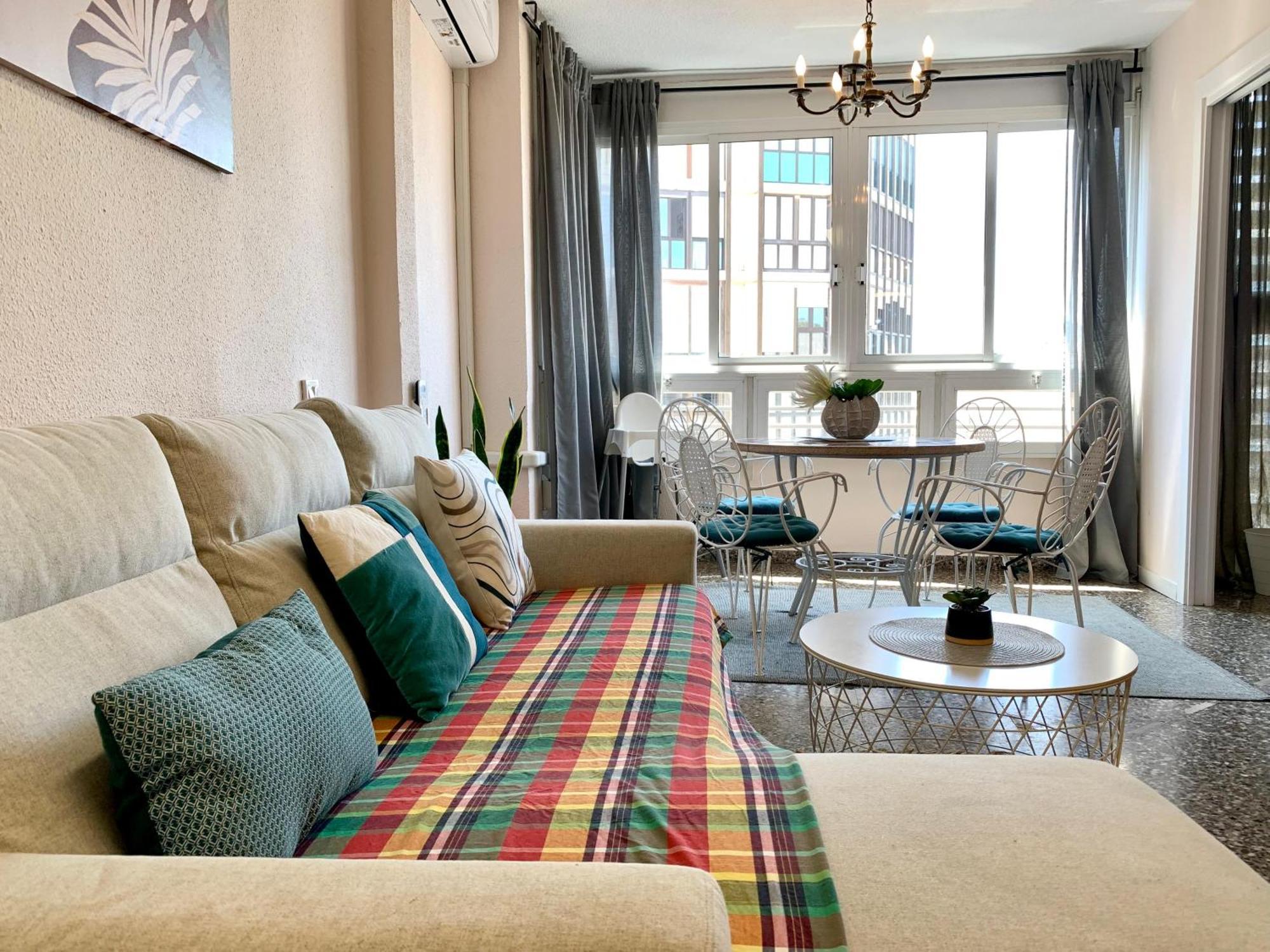 Centrally-Located, Spacious Flat At Historic Centre & Short Walk To Beach Alicante Ngoại thất bức ảnh