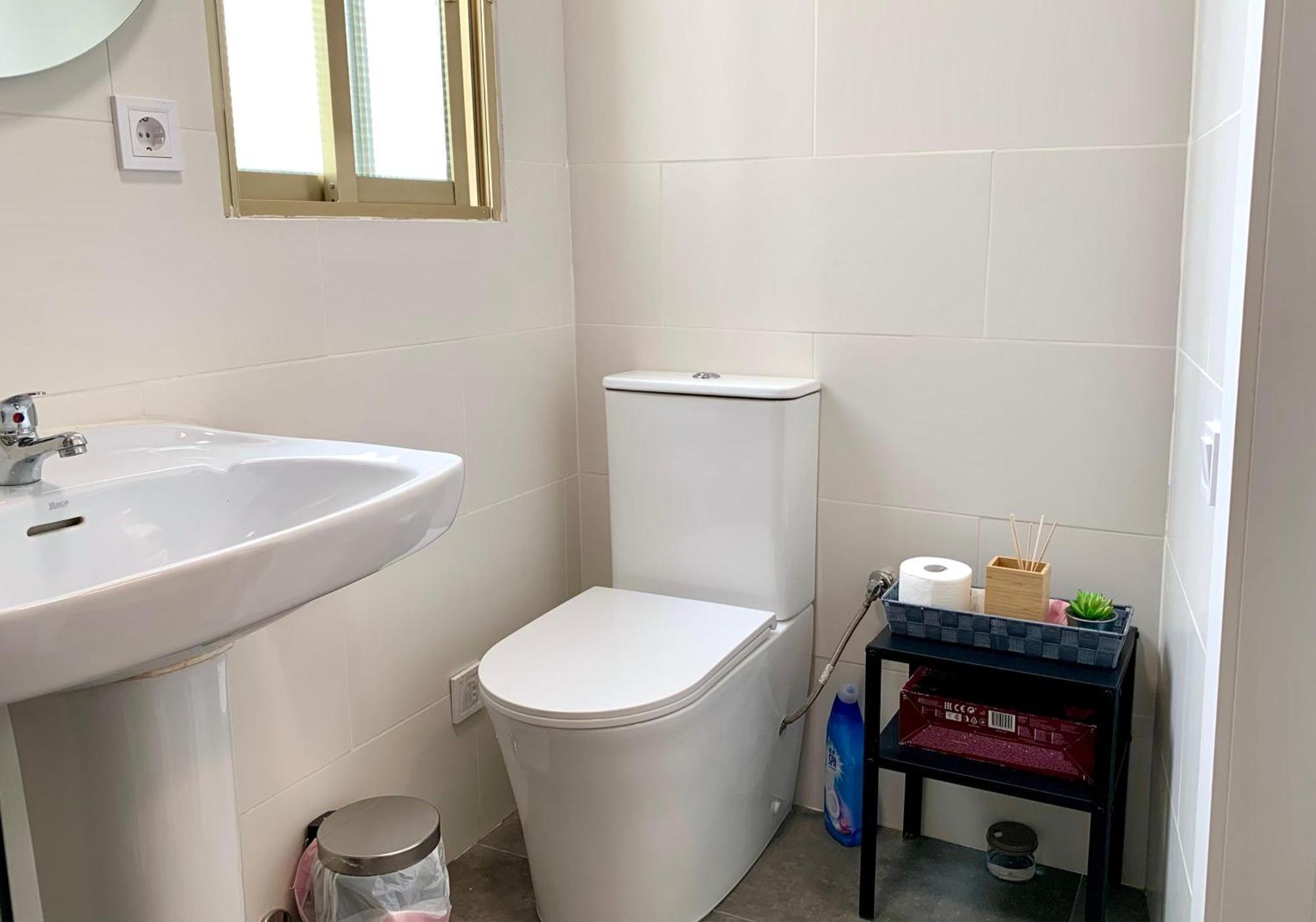 Centrally-Located, Spacious Flat At Historic Centre & Short Walk To Beach Alicante Ngoại thất bức ảnh