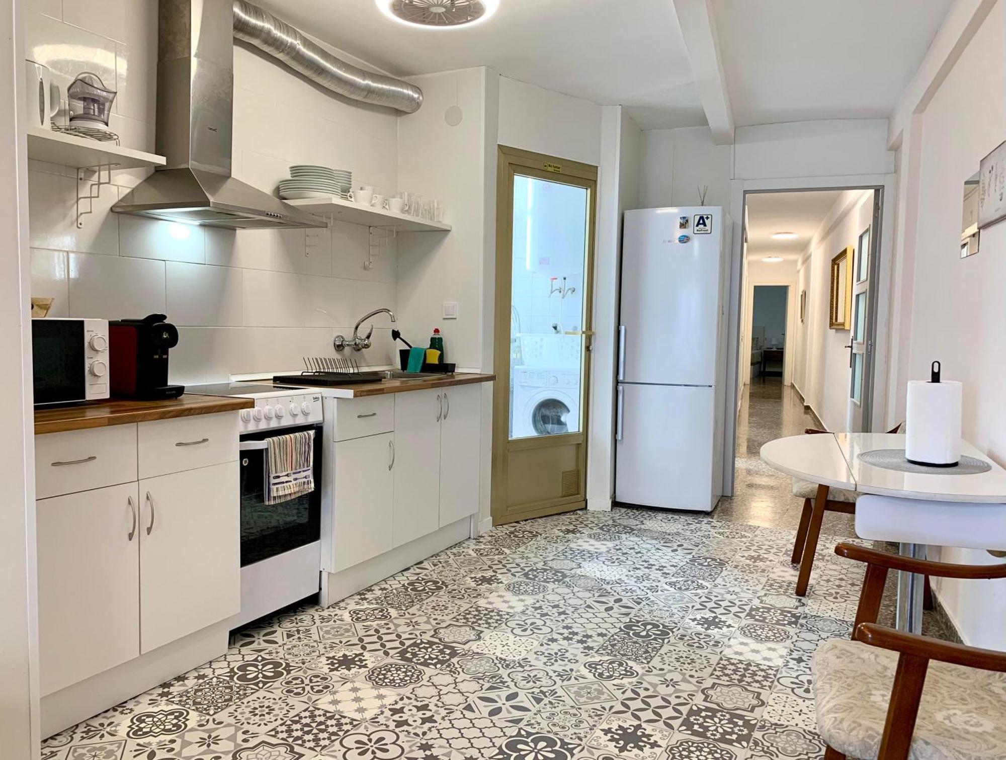Centrally-Located, Spacious Flat At Historic Centre & Short Walk To Beach Alicante Ngoại thất bức ảnh