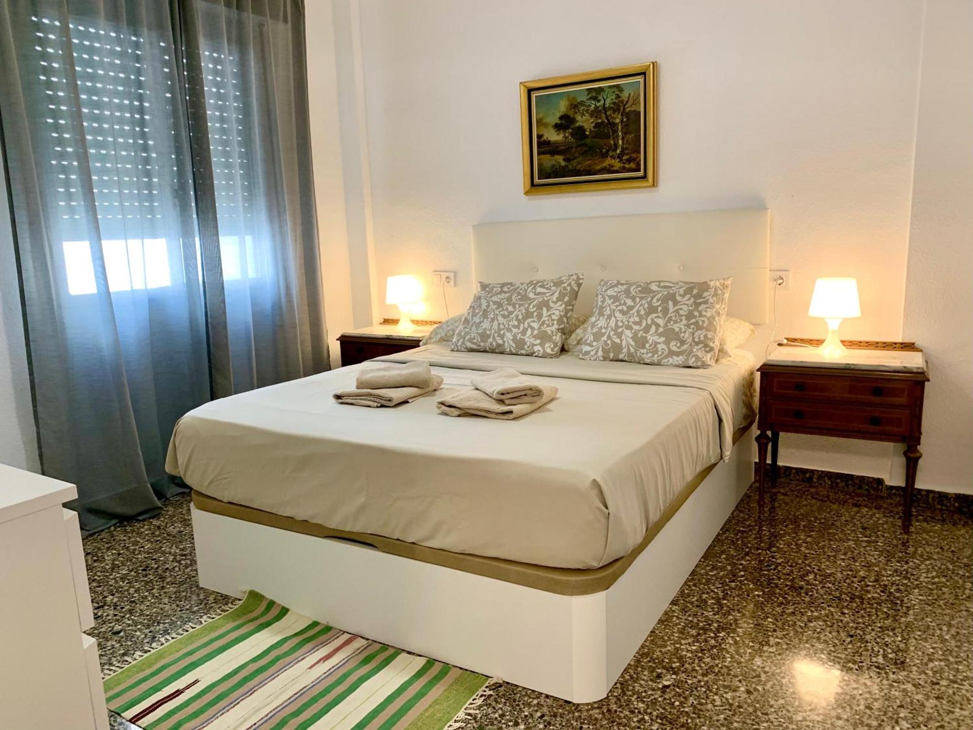 Centrally-Located, Spacious Flat At Historic Centre & Short Walk To Beach Alicante Ngoại thất bức ảnh