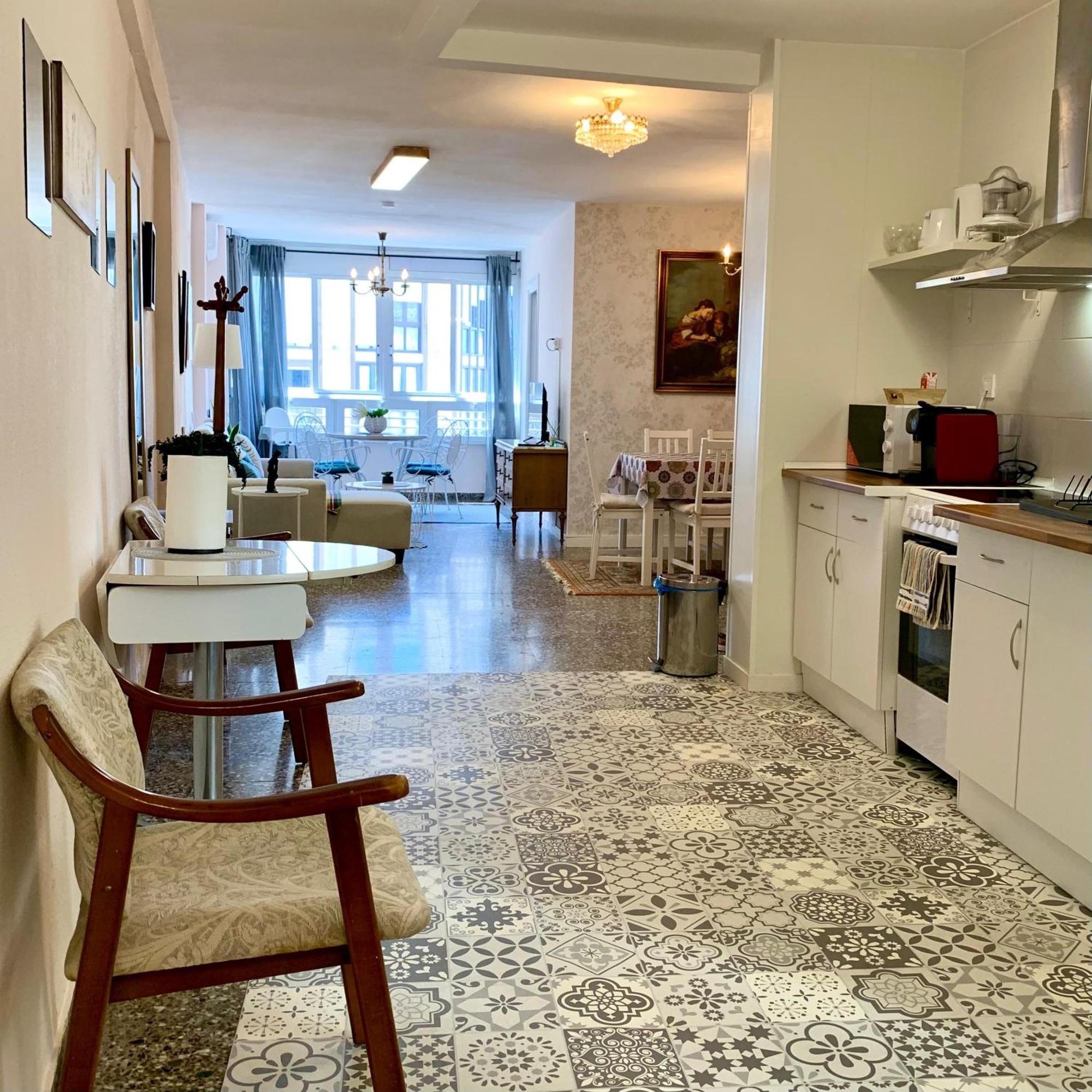 Centrally-Located, Spacious Flat At Historic Centre & Short Walk To Beach Alicante Ngoại thất bức ảnh